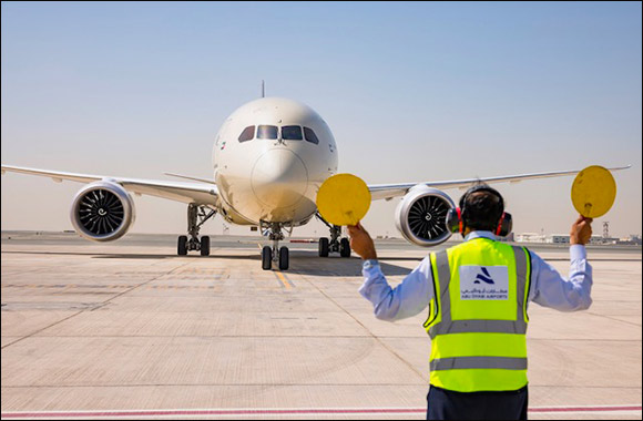 Etihad Welcomes Latest Addition to Fleet as New Boeing 787-10 Dreamliner Touches down