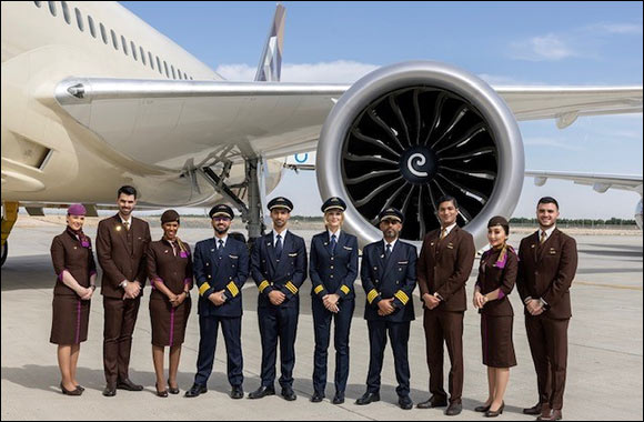 Etihad Airways' Newest 787-9 Dreamliner on Display at Dubai Airshow